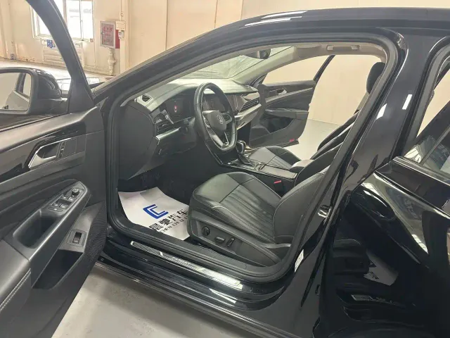 Volkswagen Passat — Фото автомобиля 11