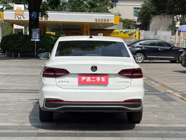 Volkswagen Lavida — Фото автомобиля 8