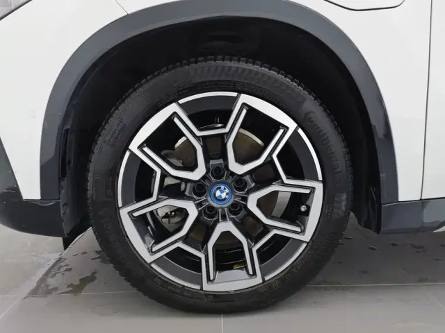 BMW iX1 — Фото автомобиля 17