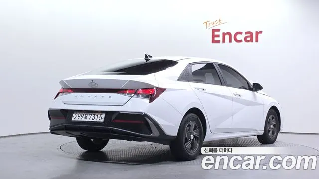 Hyundai Avante CN7 — Фото автомобиля 2