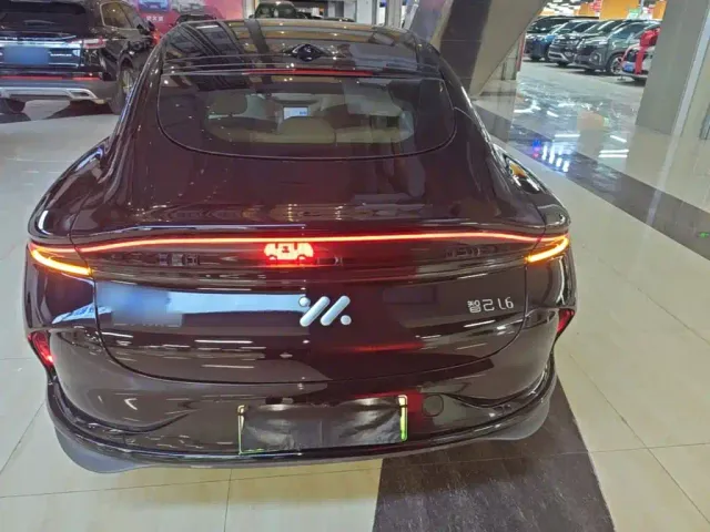 IM Motors L6 — Фото автомобиля 5