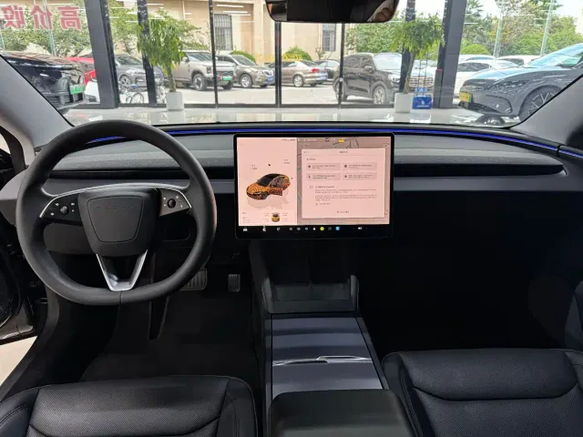 Tesla Model 3 — Фото автомобиля 7