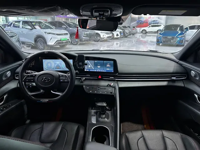Hyundai Elantra — Фото автомобиля 13