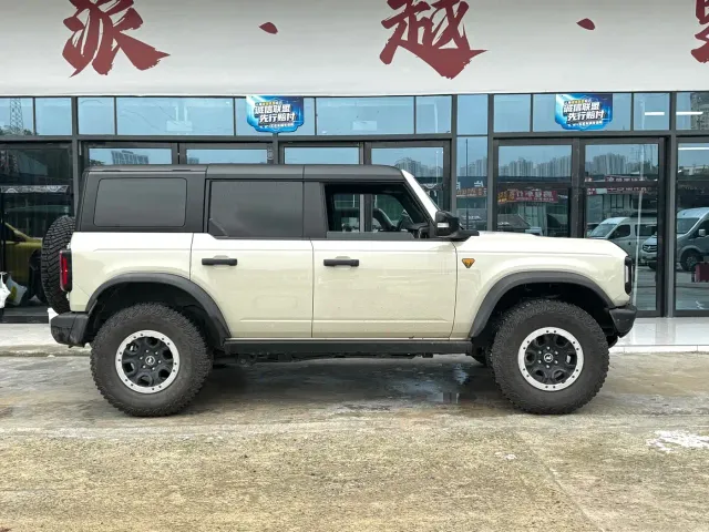 Ford Bronco — Фото автомобиля 10