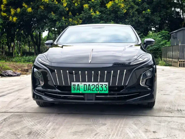 Hongqi E-QM5 — Фото автомобиля 2