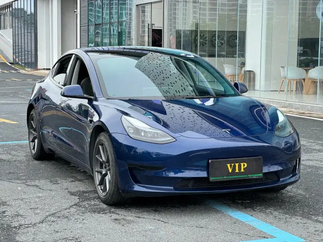 Tesla Model 3 — Фото автомобиля 3