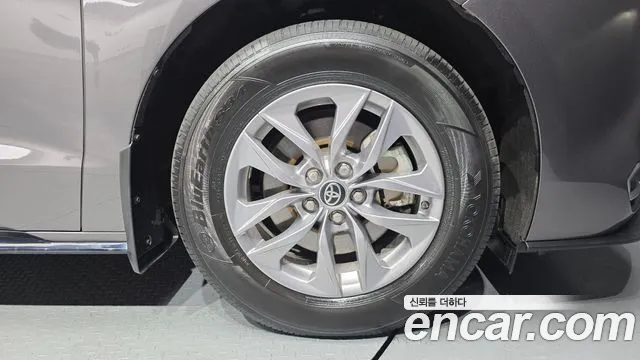 Toyota Sienna — Фото автомобиля 5