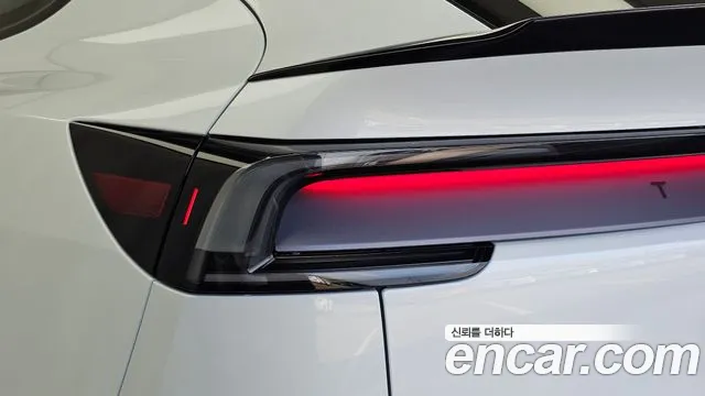 Tesla Model Y — Фото автомобиля 8