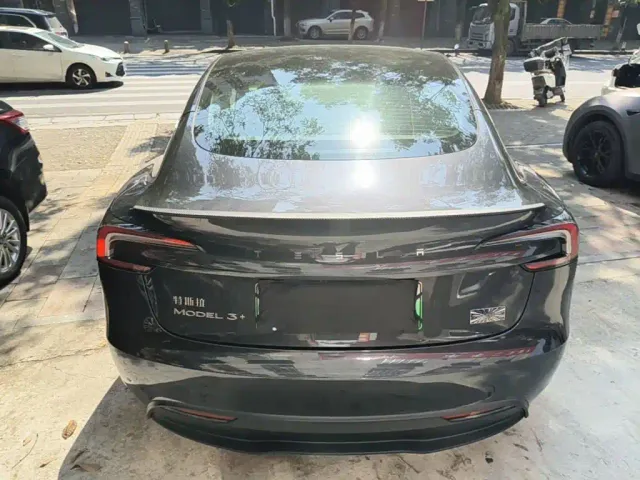 Tesla Model 3 — Фото автомобиля 5