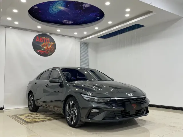 Hyundai Elantra — Фото автомобиля 3
