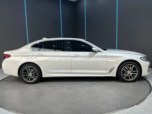 BMW 5 Series — Фото автомобиля 5