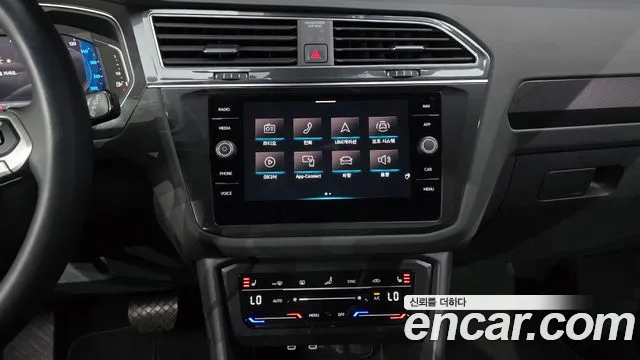 Volkswagen Tiguan Tiguan 2 поколение 2.0 TDI Premium — Фото автомобиля 15