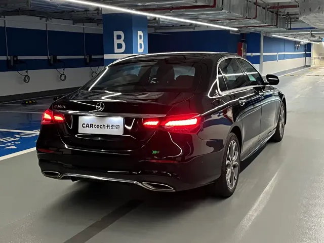 Mercedes-Benz E-Class — Фото автомобиля 4