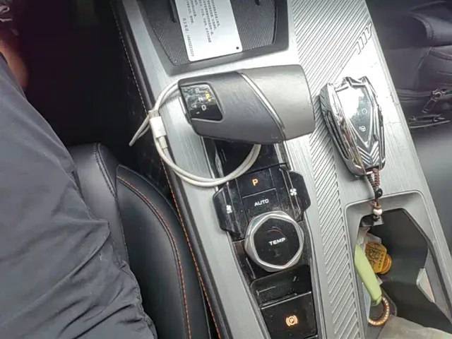 Changan Oshan Z6 EV — Фото автомобиля 13