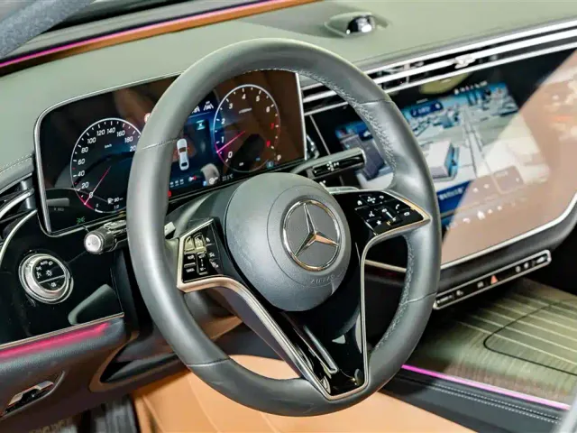 Mercedes-Benz E-Class — Фото автомобиля 11