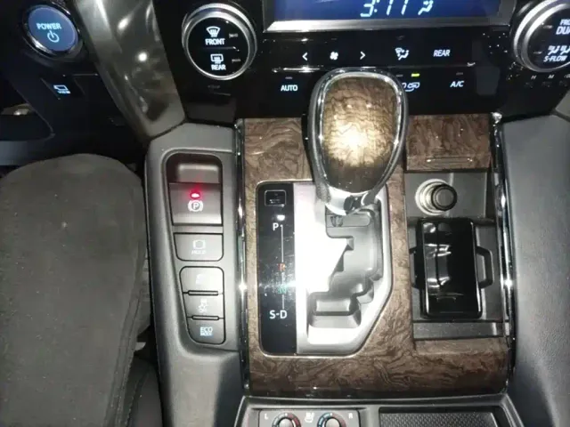 Toyota Vellfire — Фото автомобиля 13