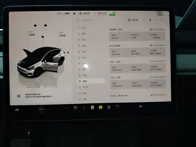 Tesla Model Y — Фото автомобиля 11