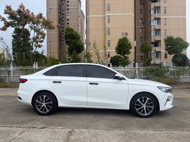 Geely Emgrand — Фото автомобиля 4