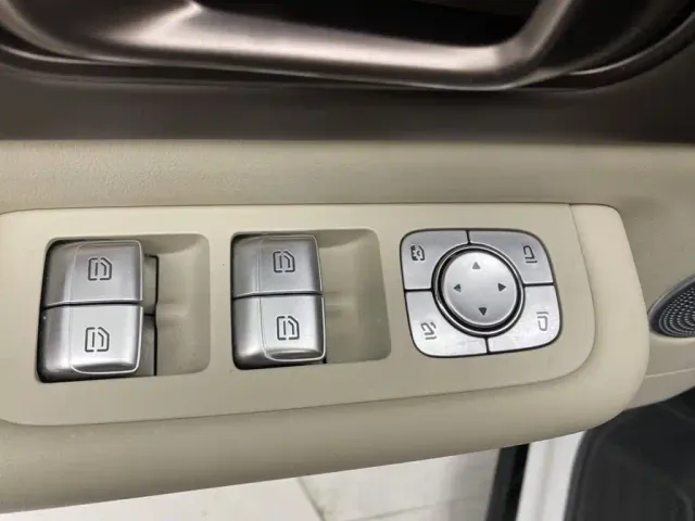 Li Auto MEGA — Фото автомобиля 24