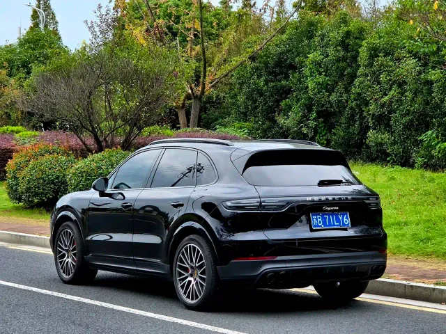 Porsche Cayenne — Фото автомобиля 15