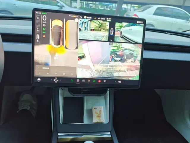 Tesla Model 3 — Фото автомобиля 12