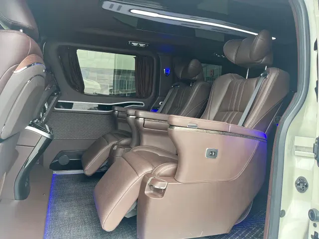 Toyota HIACE — Фото автомобиля 16
