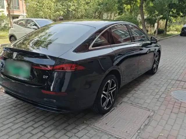 Roewe D7 — Фото автомобиля 8