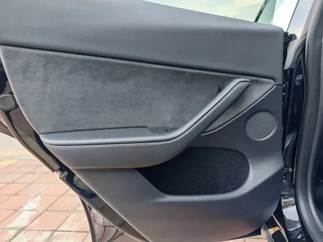 Tesla Model Y — Фото автомобиля 16