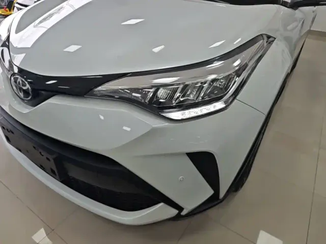 Toyota C-HR — Фото автомобиля 2