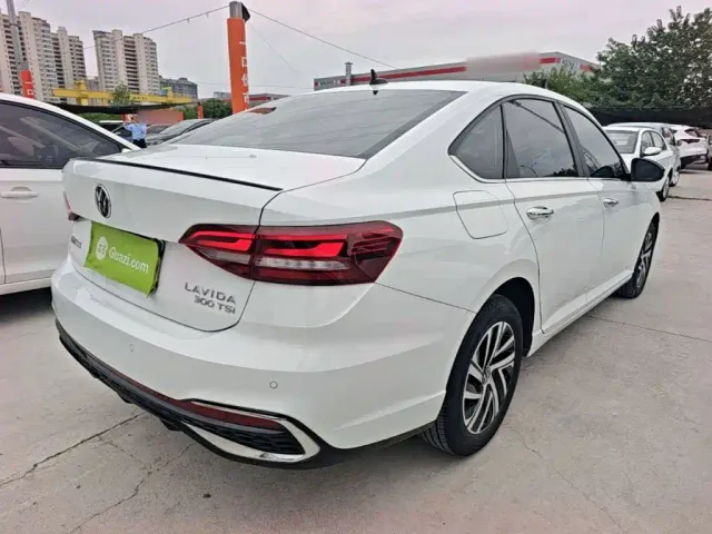 Volkswagen Lavida — Фото автомобиля 6