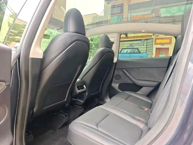 Tesla Model Y — Фото автомобиля 8