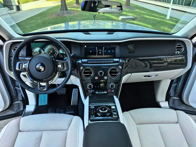 Rolls-Royce Cullinan — Фото автомобиля 13