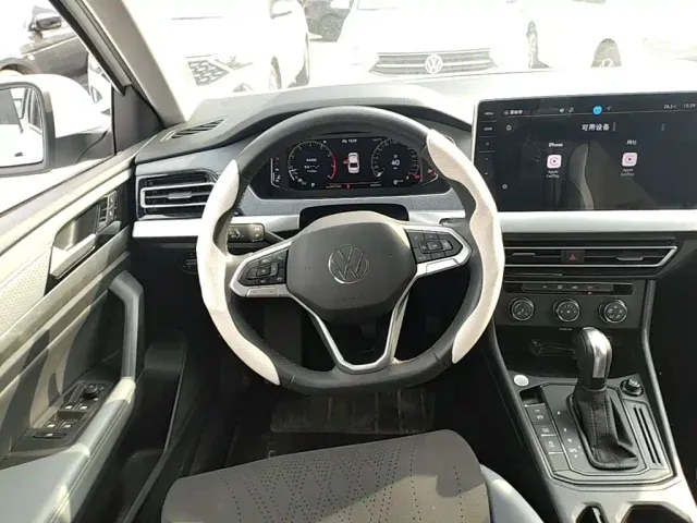 Volkswagen Lavida — Фото автомобиля 10