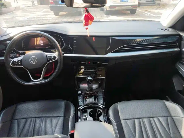 Volkswagen Passat — Фото автомобиля 12