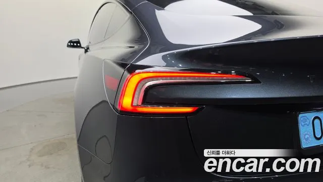 Tesla Model 3 — Фото автомобиля 6
