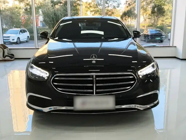 Mercedes-Benz E-Class — Фото автомобиля 2