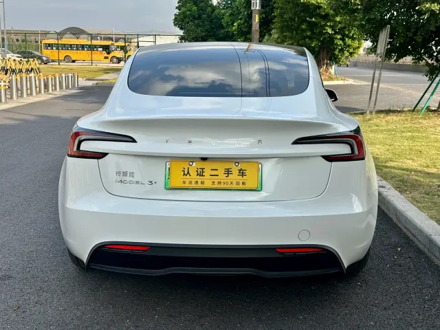 Tesla Model 3 — Фото автомобиля 5