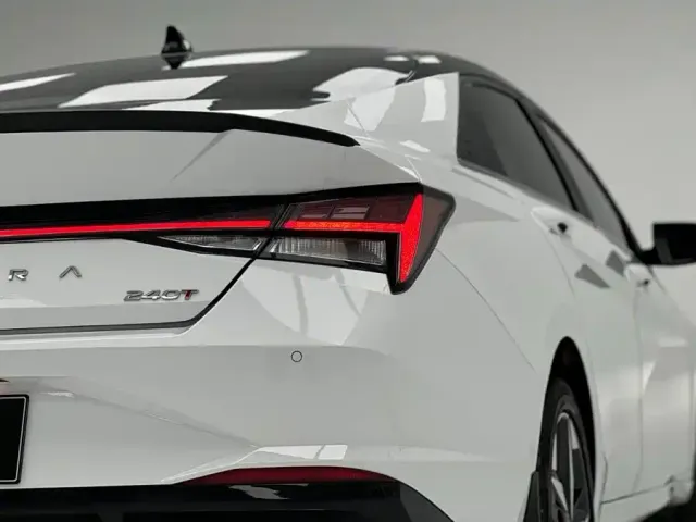 Hyundai Elantra 2022 240TGDi DCT LUX Premium Edition — Фото автомобиля 17