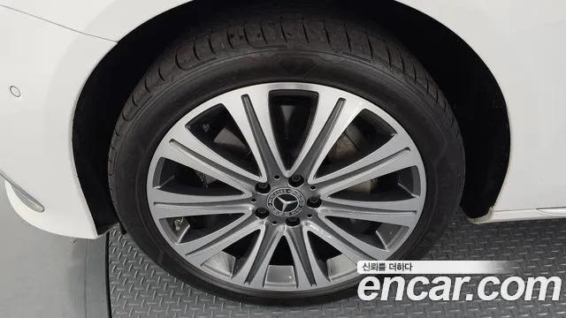 Mercedes-Benz E-Class E-класс W213 E350 4MATIC Exclusive — Фото автомобиля 5