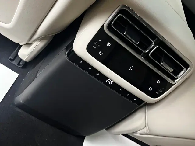 Li Auto L6 — Фото автомобиля 12