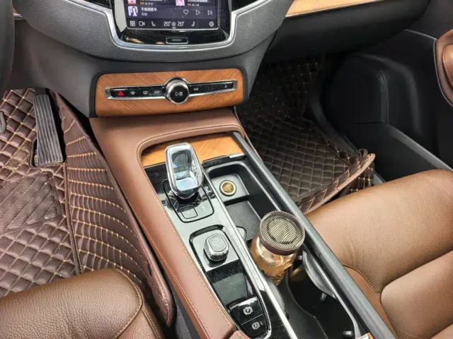 Volvo XC90 — Фото автомобиля 15