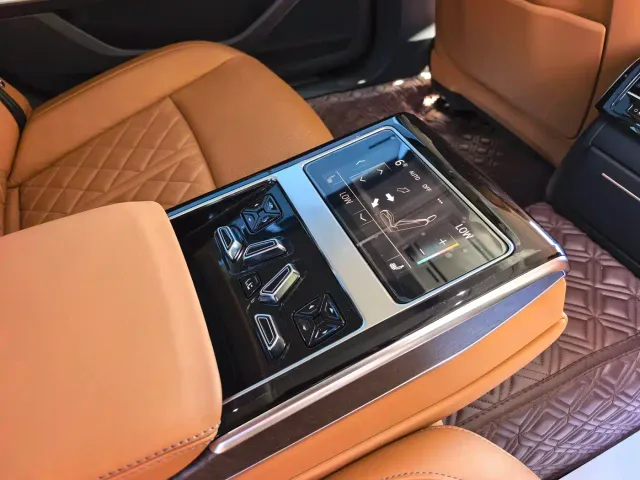 Audi A8 — Фото автомобиля 14