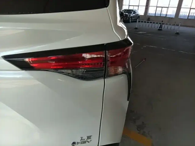Toyota Sienna — Фото автомобиля 7