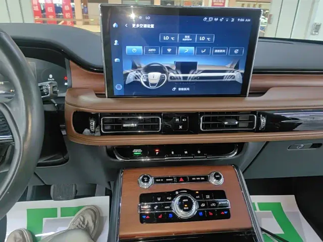 Lincoln Aviator — Фото автомобиля 12