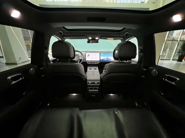Li Auto L8 — Фото автомобиля 8