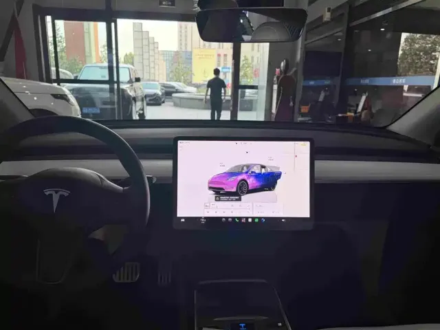 Tesla Model Y — Фото автомобиля 8
