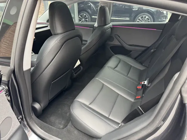 Tesla Model 3 — Фото автомобиля 9