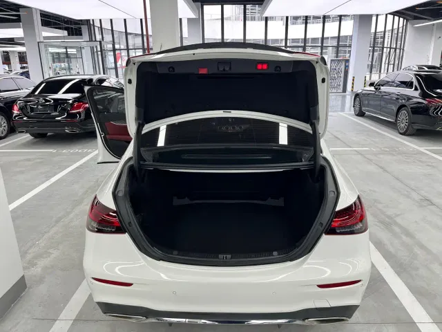 Mercedes-Benz E-Class — Фото автомобиля 8