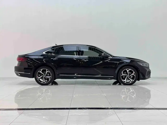 Volkswagen Passat — Фото автомобиля 7
