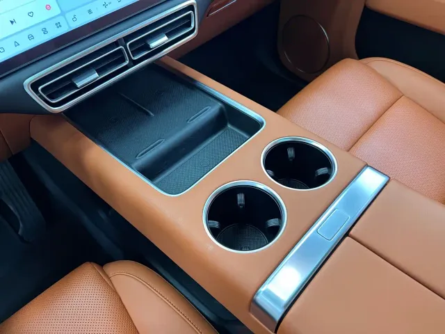 Li Auto L9 — Фото автомобиля 28